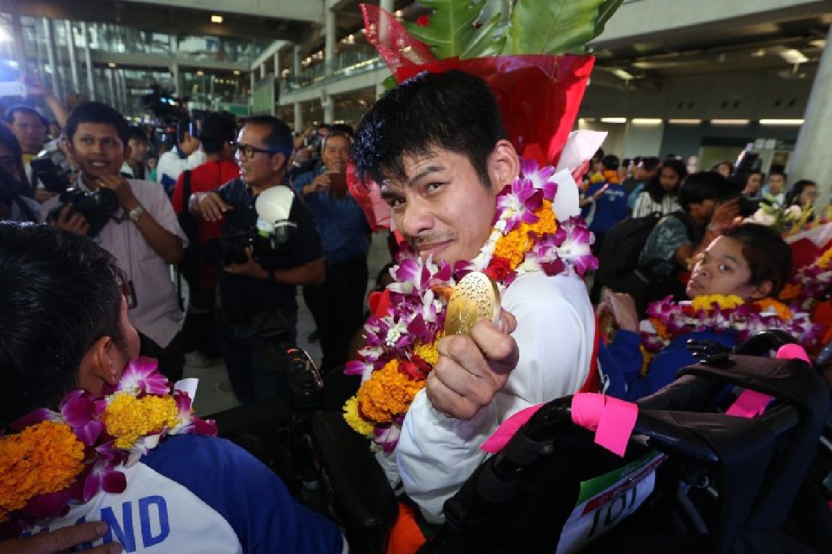 ทัพฮีโร่พาราลิมปิกถึงไทย แฟนกีฬาต้อนรับอบอุ่น ทัพฮีโร่พาราลิมปิกถึงไทย แฟนกีฬาต้อนรับอบอุ่น