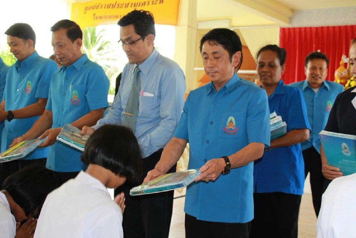 มูลนิธิราชประชานุเคราะห์มอบอุปกรณ์การเรียนที่นครศรีฯ มูลนิธิราชประชานุเคราะห์มอบอุปกรณ์การเรียนที่นครศรีฯ