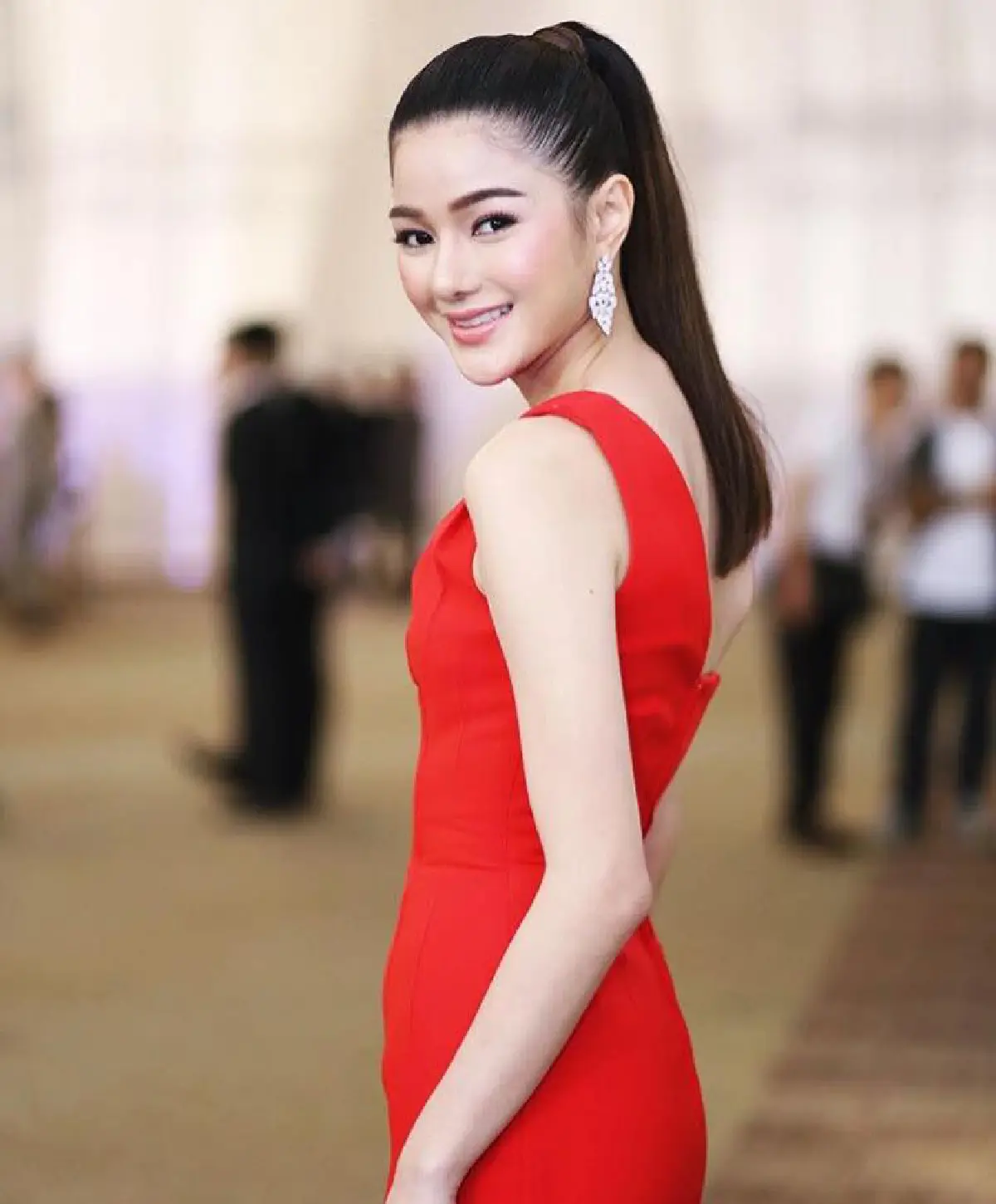 สวยเริ่ดอลังการ! รวมภาพซุปตาร์แต่งหรู ร่วมงานพรมแดง POEM