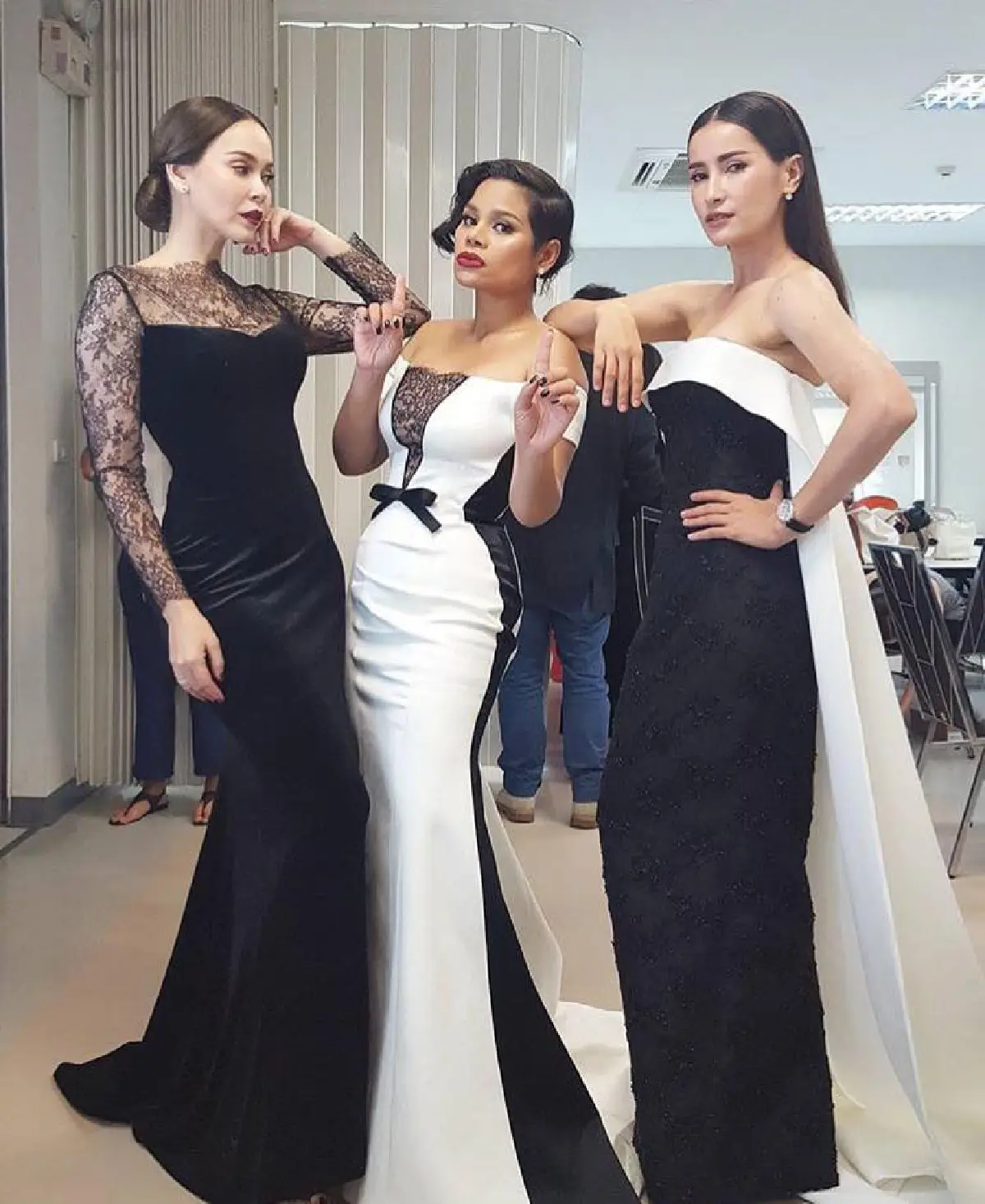 สวยเริ่ดอลังการ! รวมภาพซุปตาร์แต่งหรู ร่วมงานพรมแดง POEM