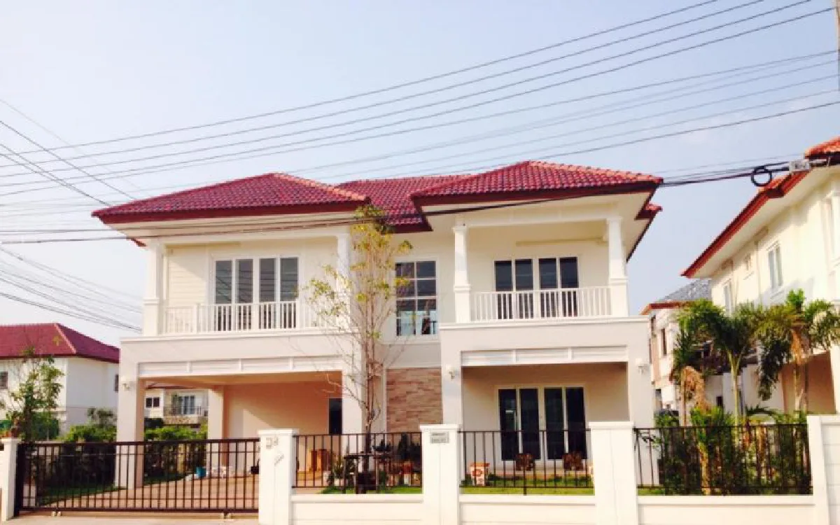 สวยและรวยมาก! ตามส่องธุรกิจครอบครัวของ มิน พีชญา