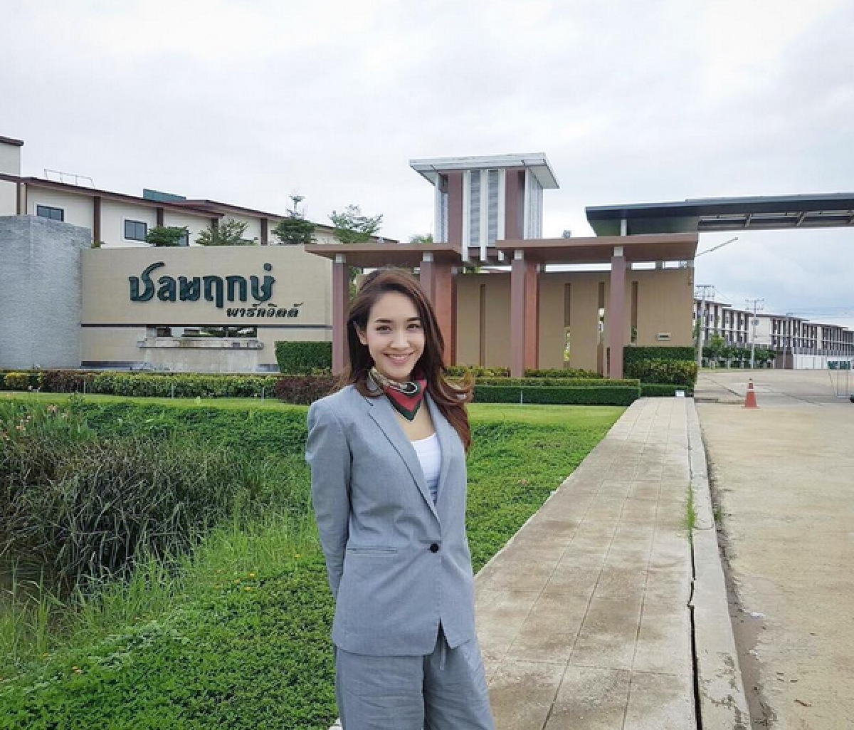 สวยและรวยมาก! ตามส่องธุรกิจครอบครัวของ มิน พีชญา