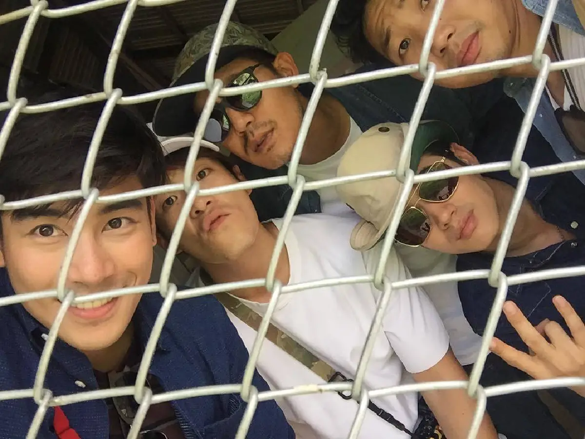 หล่อทั้งลำ! เวียร์ มาริโอ้ เคน อาเล็ก ลงเรือเที่ยวเขื่อนรัชชประภา