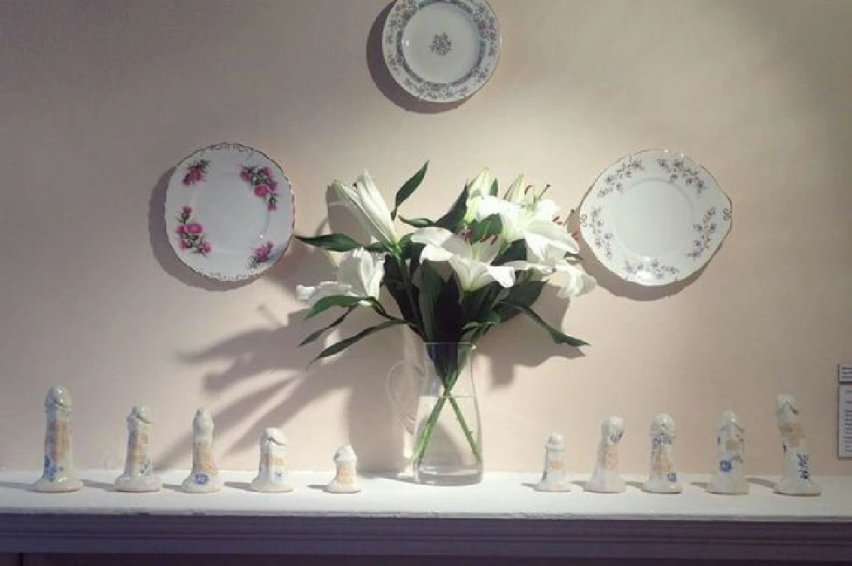 ศิลปินสาวปั้นเซรามิกน้องชายของทุกคนที่เธอเคยนอนด้วย!