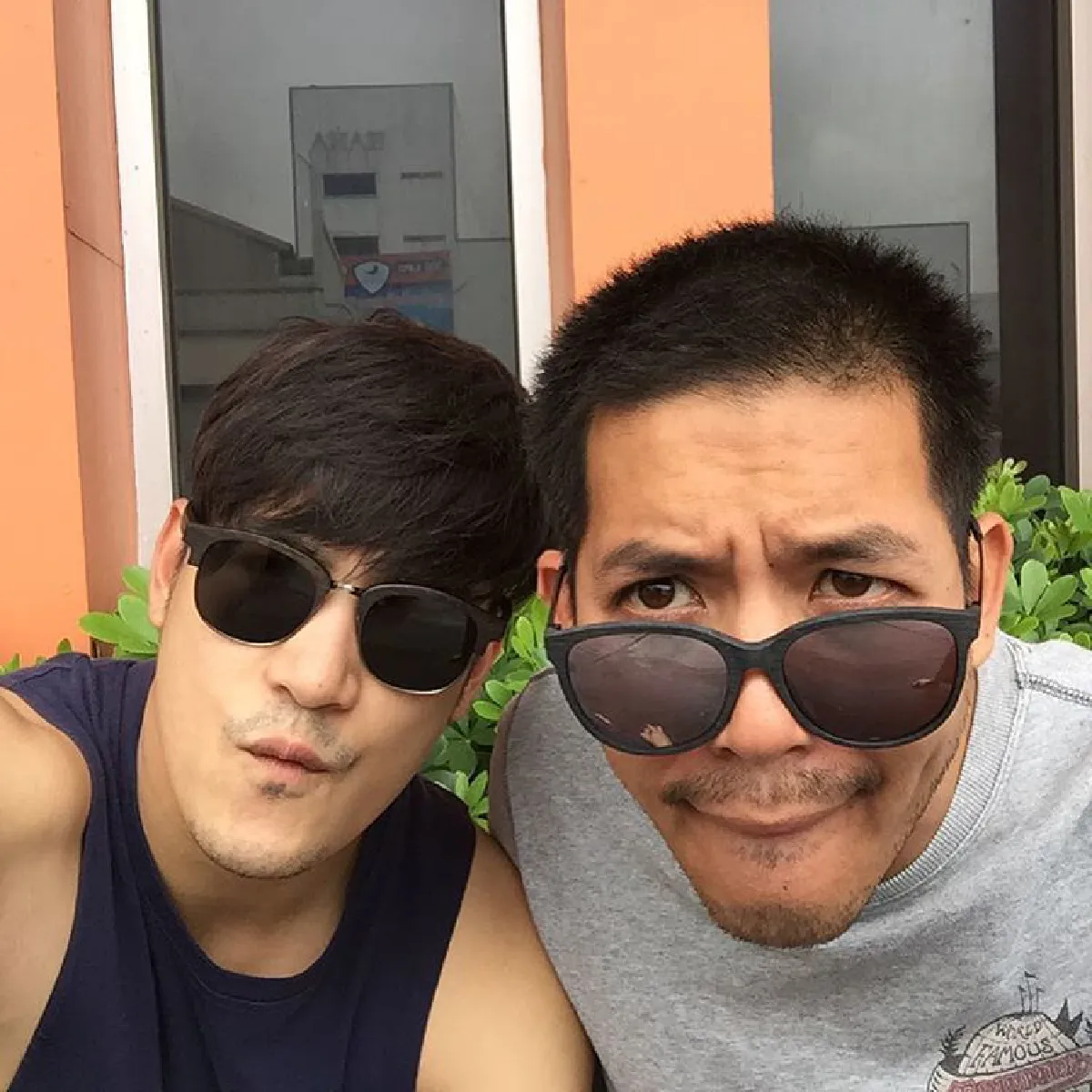 หล่อทั้งลำ! เวียร์ มาริโอ้ เคน อาเล็ก ลงเรือเที่ยวเขื่อนรัชชประภา