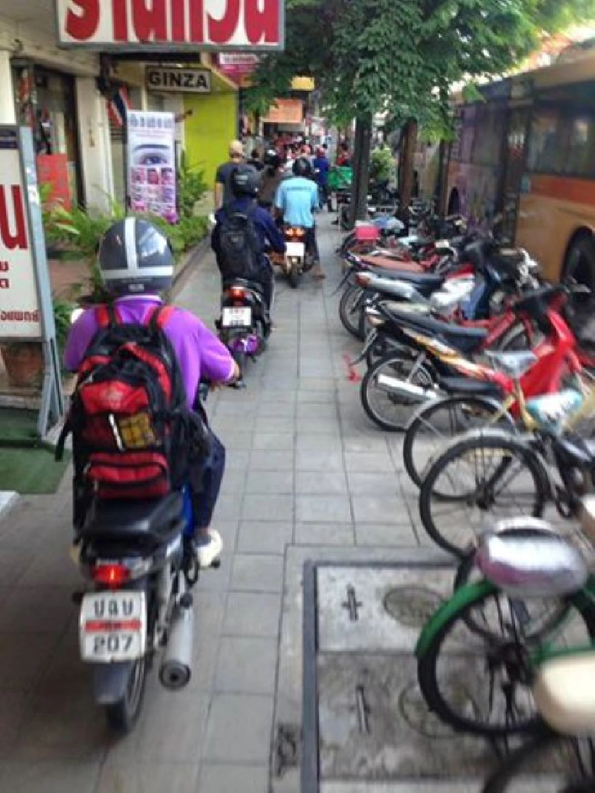 รวมภาพ "ทางเท้า" ปวดใจชาวกรุงฯ