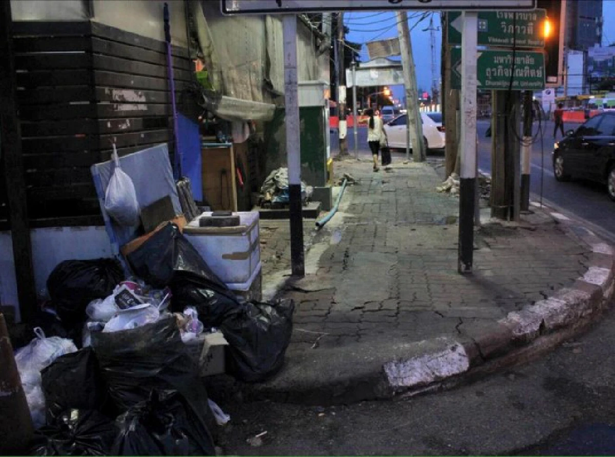รวมภาพ "ทางเท้า" ปวดใจชาวกรุงฯ