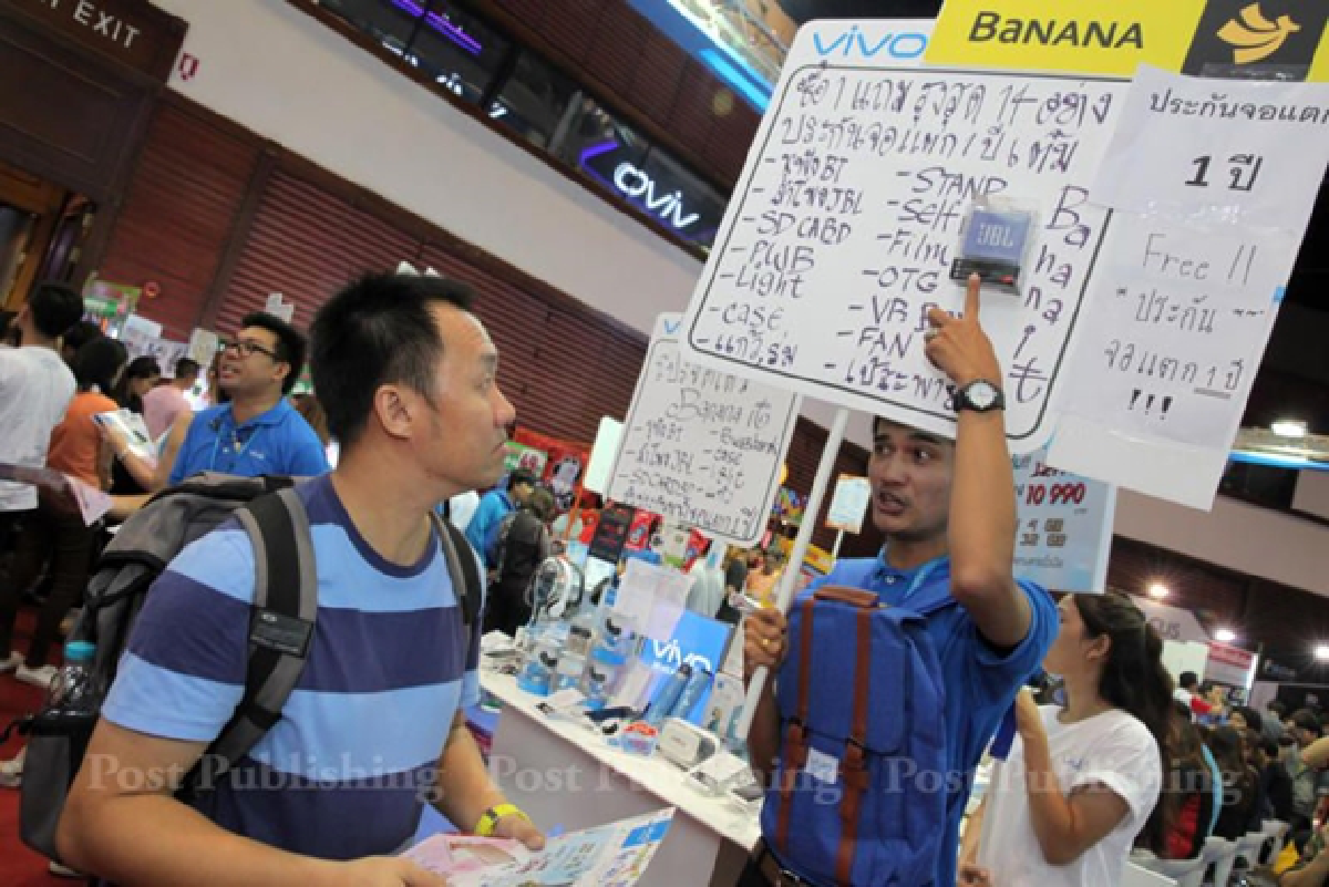 Price war at Mobile Expo keeps consumers smiling