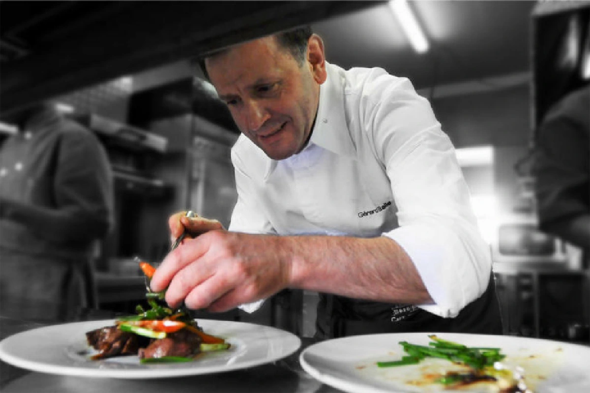 เมนูฝรั่งเศส โดยเชฟมิชลินสตาร์ ณ คาเฟ่ แคลร์ โอเรียนเต็ล เรสซิเดนซ์ กรุงเทพฯ