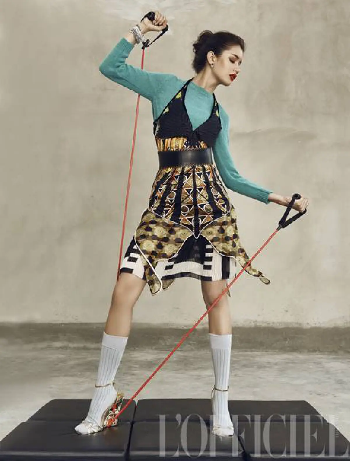 เผ็ดแซ่บทุกท่วงท่า! ปู ไปรยา ถ่ายแบบขึ้นปก L'Officiel Thailand