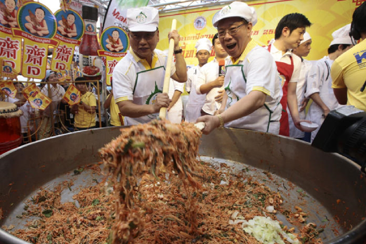 เปิดงานกินเจเยาวราชปรุง"สุกี้ทองคำผัดแห้ง"แจก