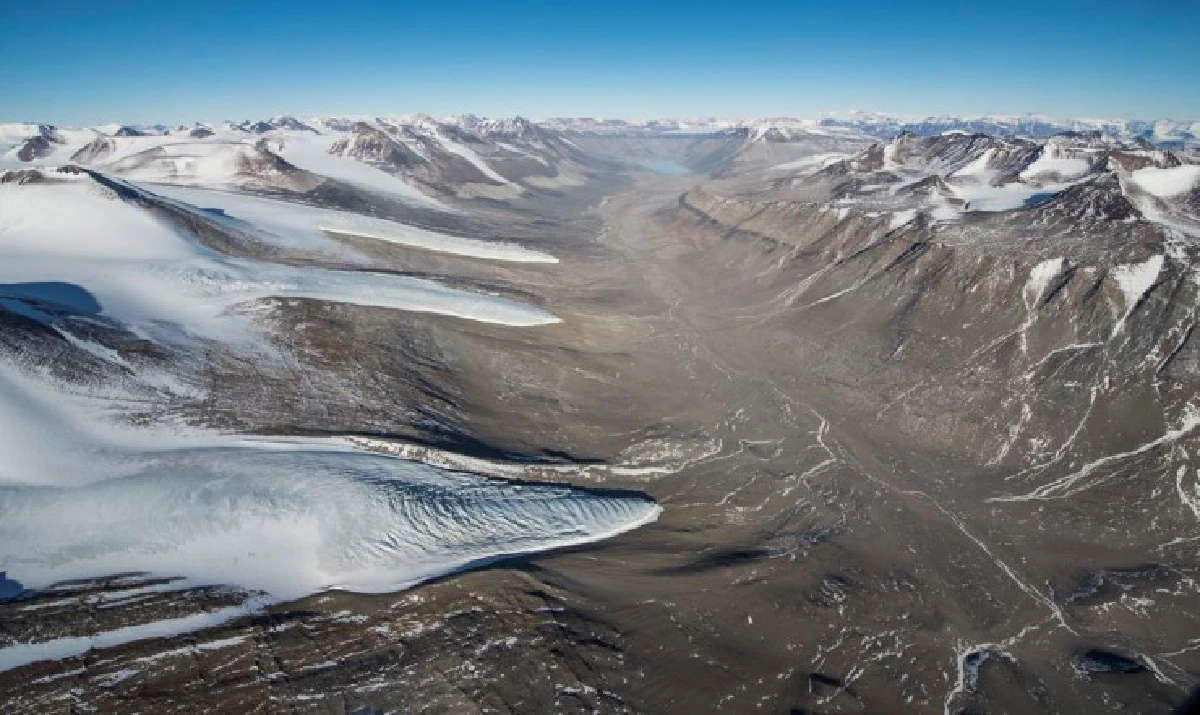 ชมความงามท่ามกลางน้ำแข็งของทวีปแอนตาร์กติกา