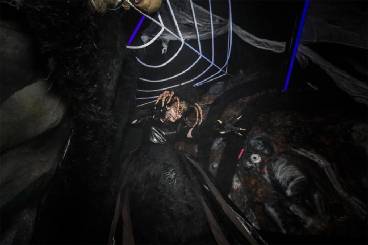 เดินชิลในคืนแห่งความหลอน @ยูนิเวอร์แซล สตูดิโอ สิงคโปร์