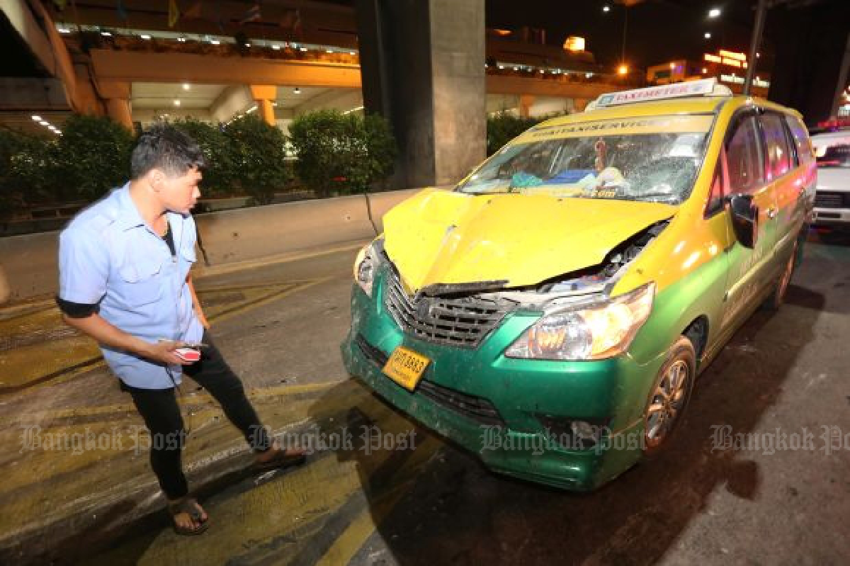 22-wheel truck rips into footbridge at airport