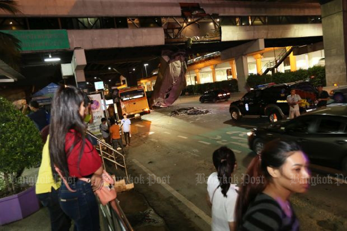 22-wheel truck rips into footbridge at airport