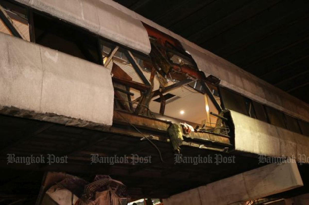 22-wheel truck rips into footbridge at airport