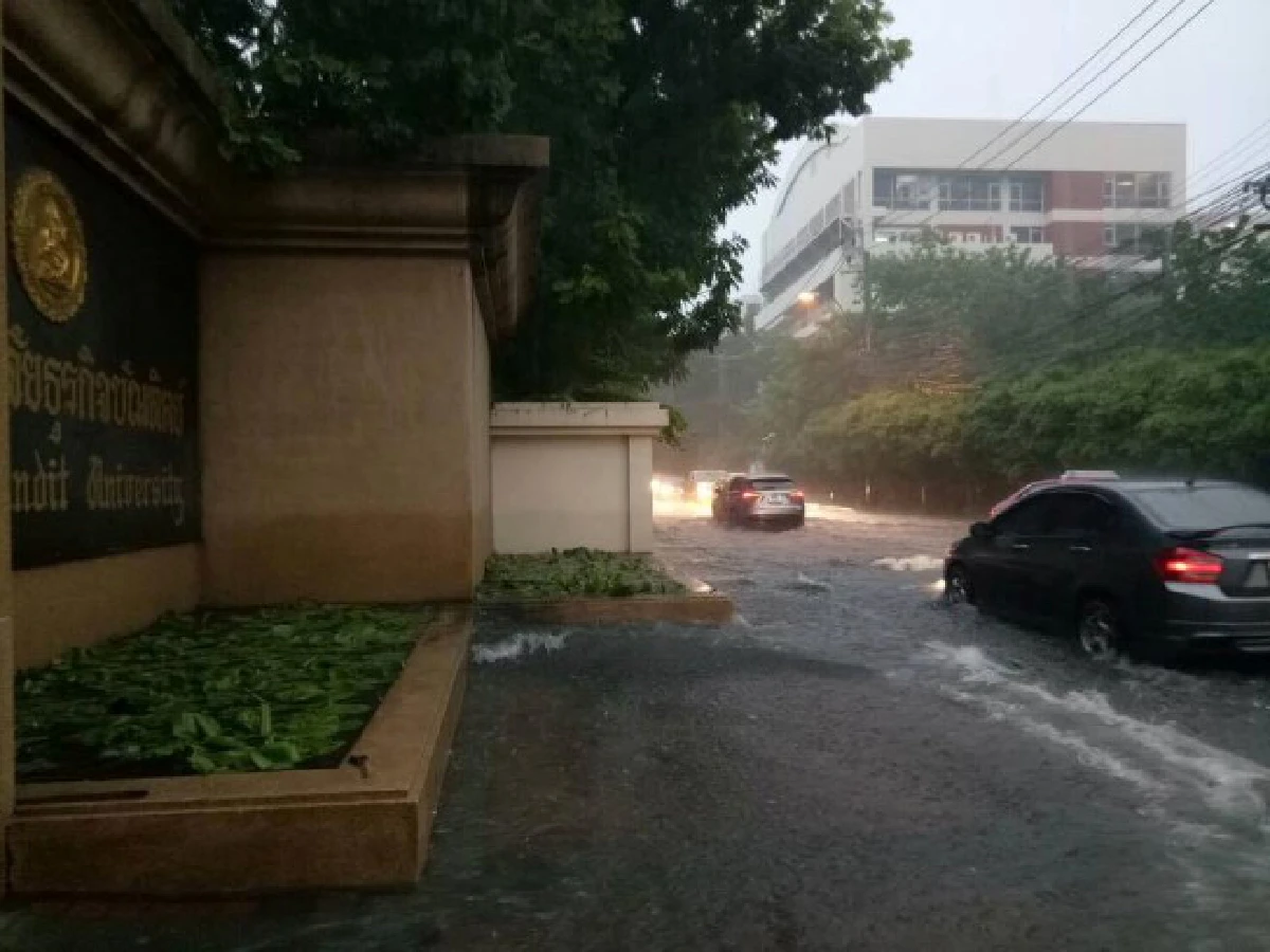 รวมภาพฝนถล่มกรุง3ต.ค.ทำน้ำท่วมหลายพื้นที่