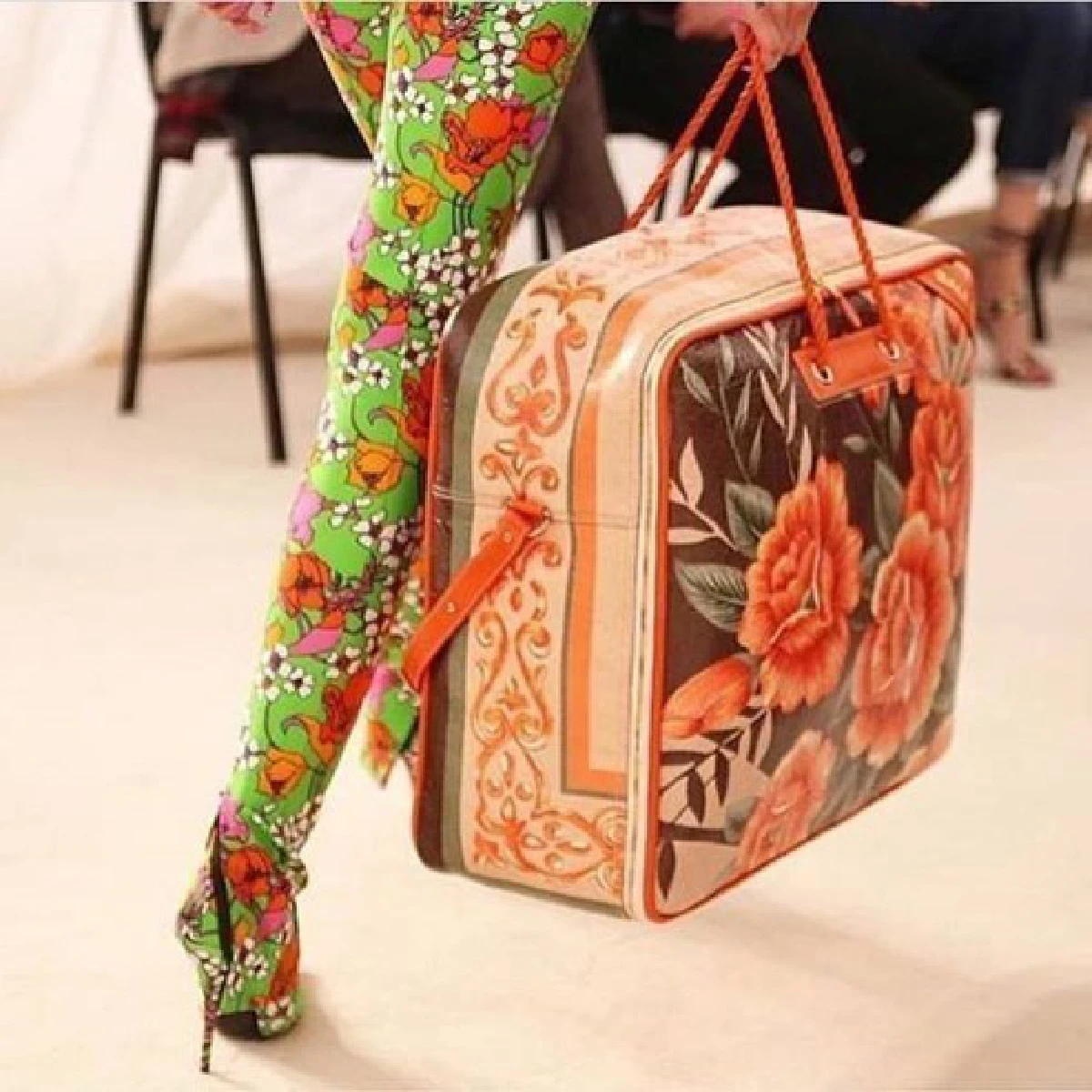 แบรนด์กระเป๋าหรู Balenciaga เจอแซวเหมือนถุงผ้านวม