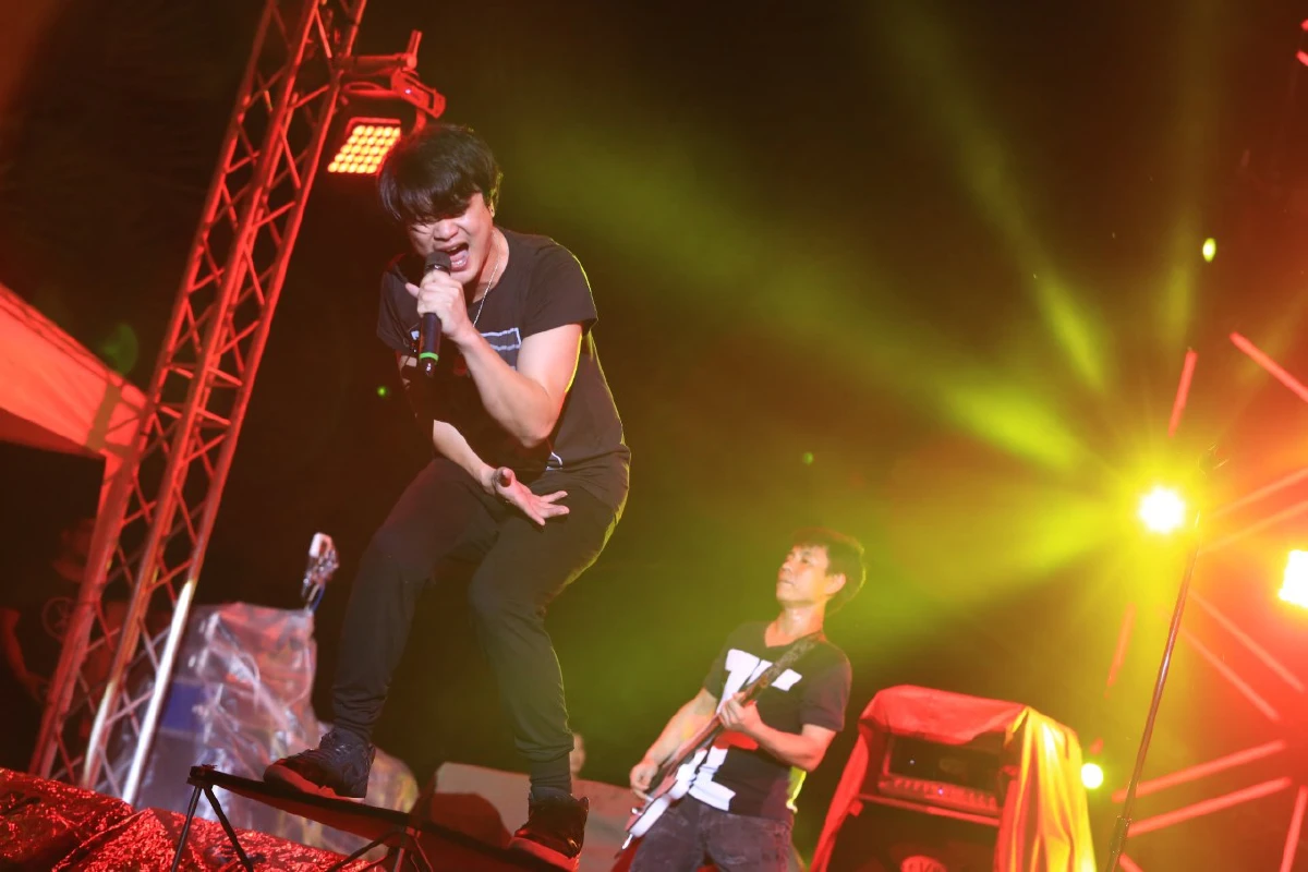 มันส์หาดแตก! 94 EFM ขนดีเจยกคลื่น ศิลปินยกแพ็คถล่มพัทยา