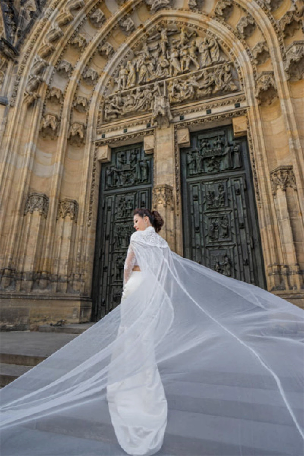 ‘เมกอัพมือทอง’ เนรมิตความสวย เจ้าสาวเลอค่า