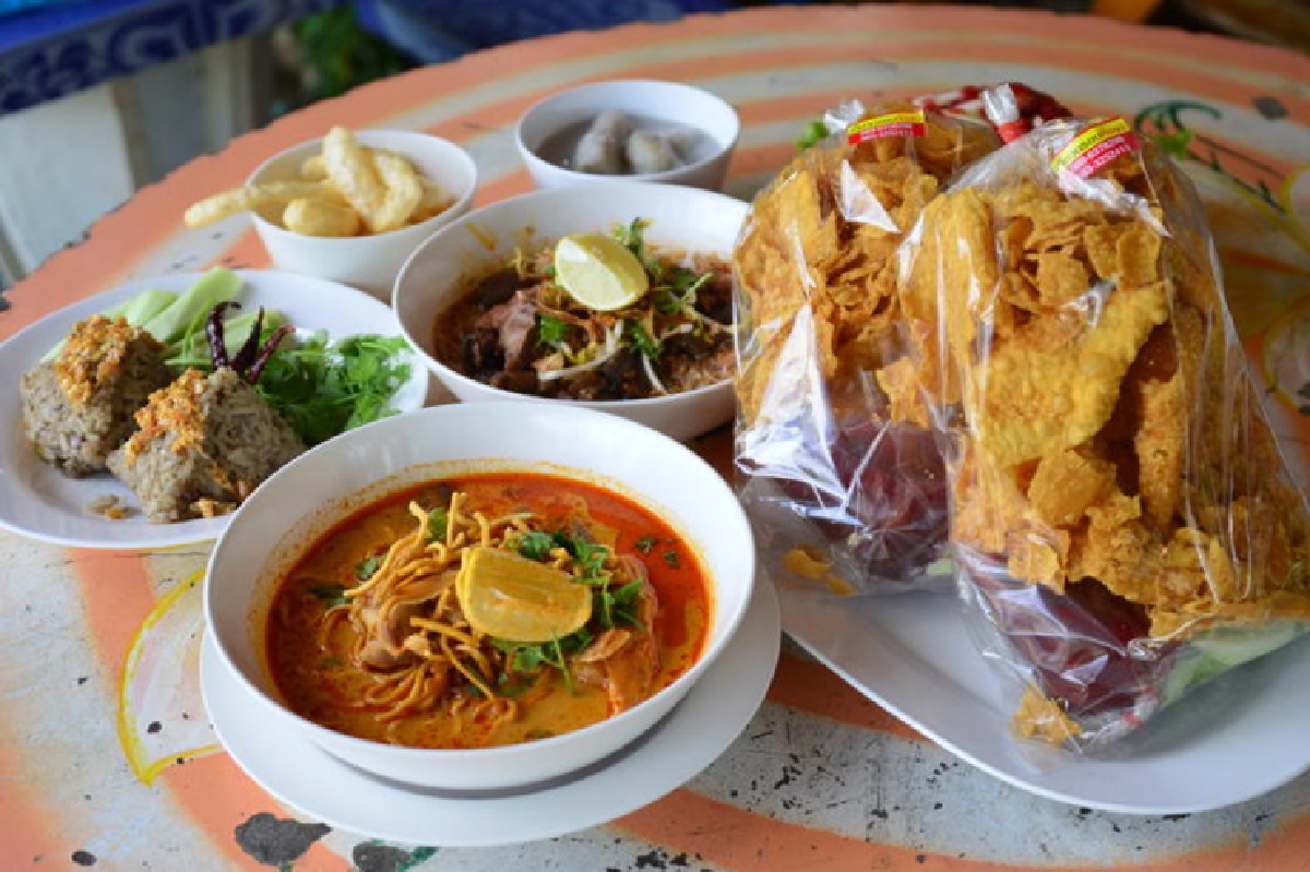 'ข้าวซอย น้ำเงี้ยว เกี๊ยวกรอบ' สร้างจุดขายด้วยวัฒนธรรมผสมผสาน 'ข้าวซอย น้ำเงี้ยว เกี๊ยวกรอบ' สร้างจุดขายด้วยวัฒนธรรมผสมผสาน