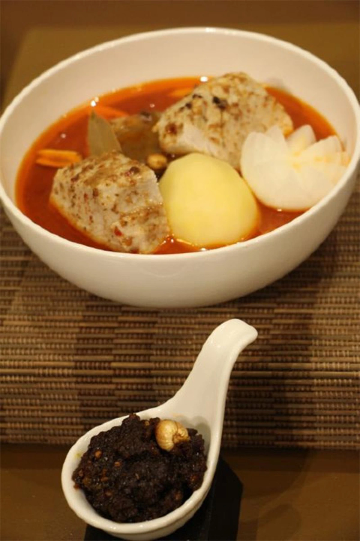 หลงกล เครื่องแกงไทย