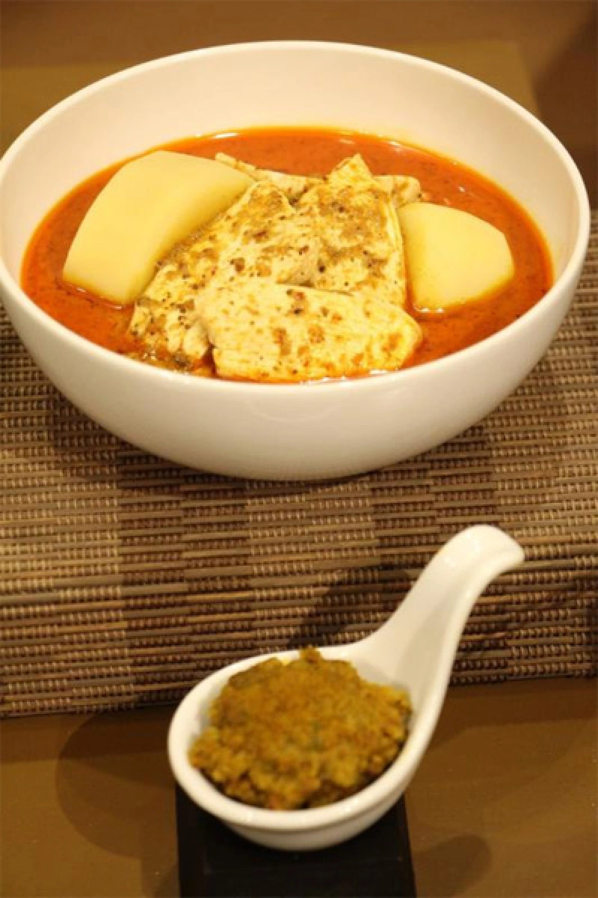 หลงกล เครื่องแกงไทย