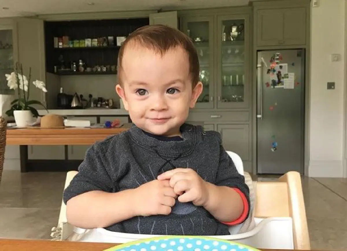 10 ภาพการันตีความน่ารัก น้องลูก้า ลูกชาย พอลล่า เทเลอร์