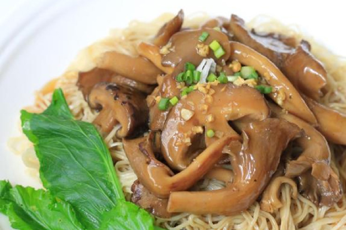 มื้อเด็ด เห็ดสด บะหมี่เห็ดพะโล้ มื้อเด็ด เห็ดสด บะหมี่เห็ดพะโล้