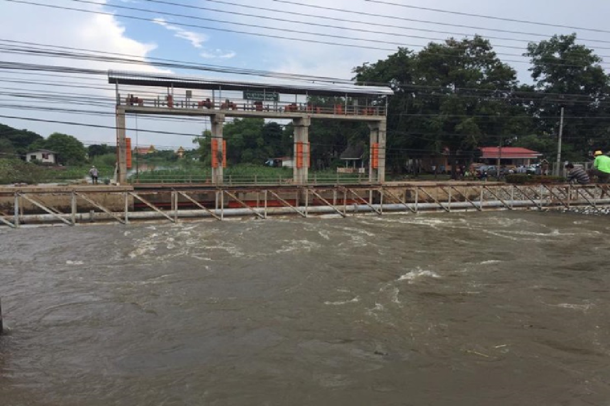 น้ำก้อนใหญ่จ่ออยุธยา หวั่น'ท่าเรือ-นครหลวง'จมทั้งอำเภอ น้ำก้อนใหญ่จ่ออยุธยา หวั่น'ท่าเรือ-นครหลวง'จมทั้งอำเภอ
