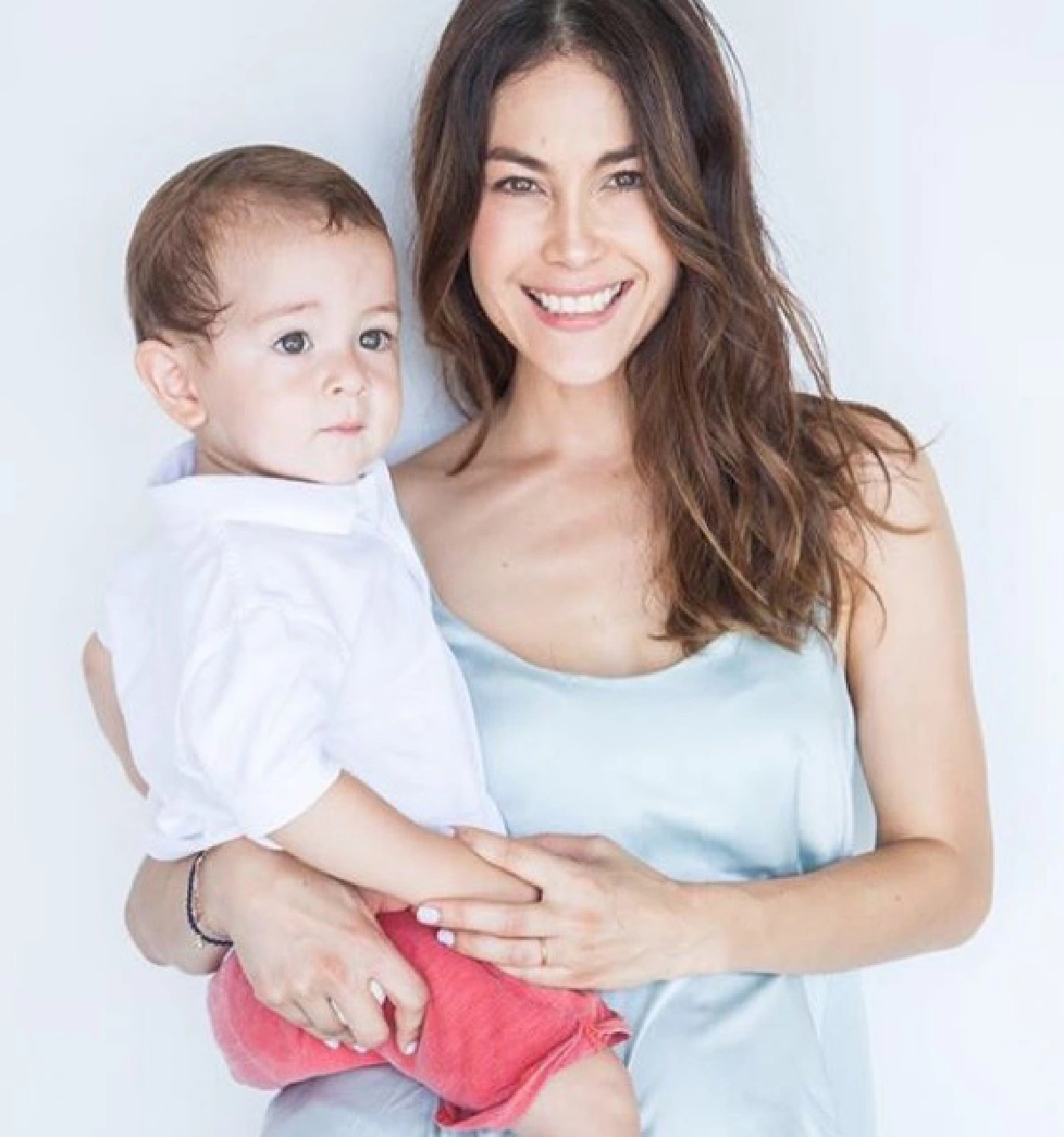 10 ภาพการันตีความน่ารัก น้องลูก้า ลูกชาย พอลล่า เทเลอร์