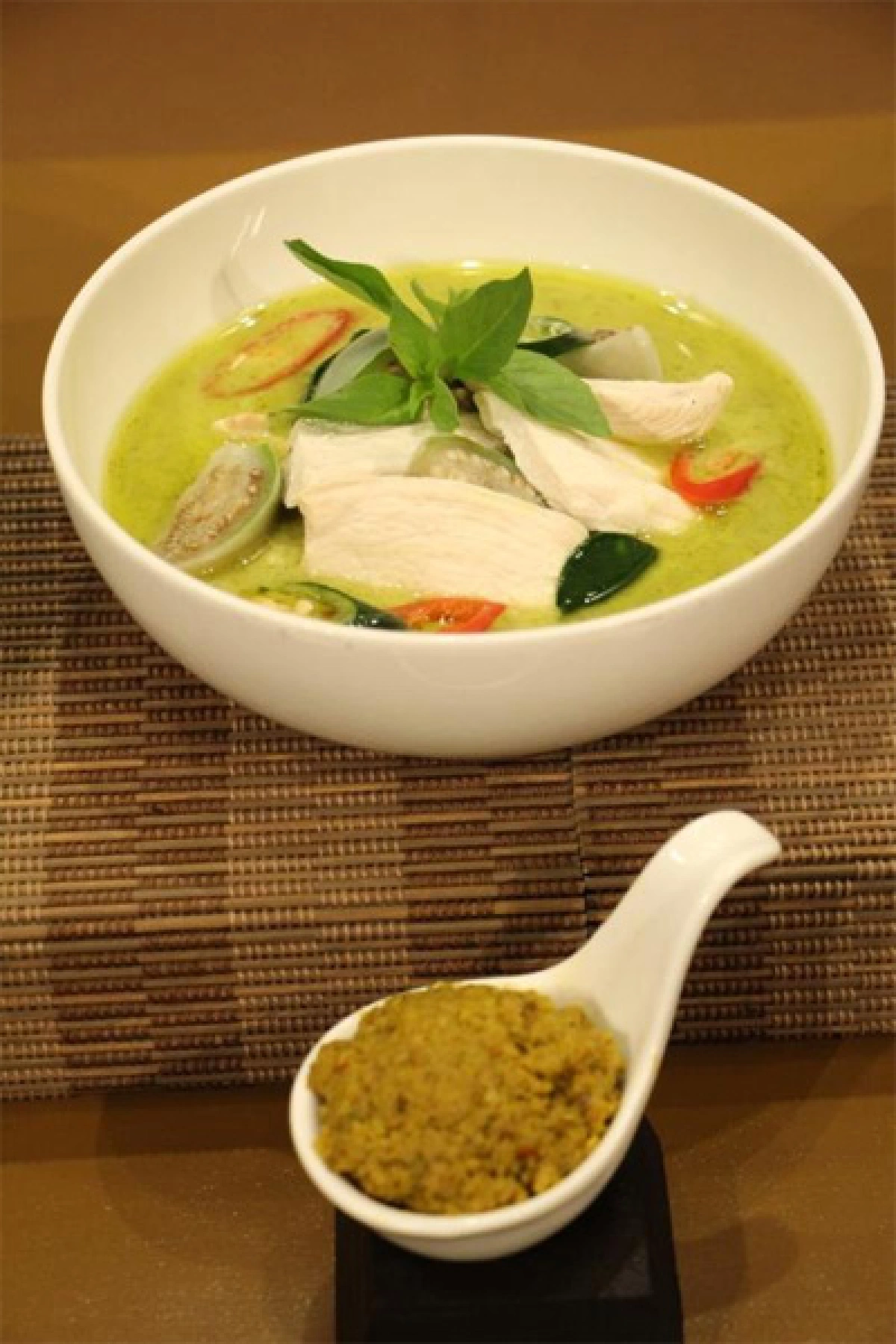 หลงกล เครื่องแกงไทย