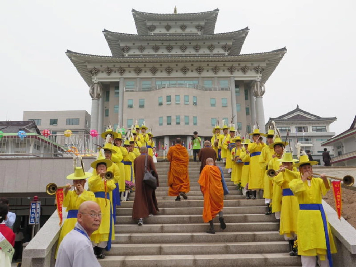 ประชุม พ.ส.ล.ช่วยชาวพุทธตื่นตัว