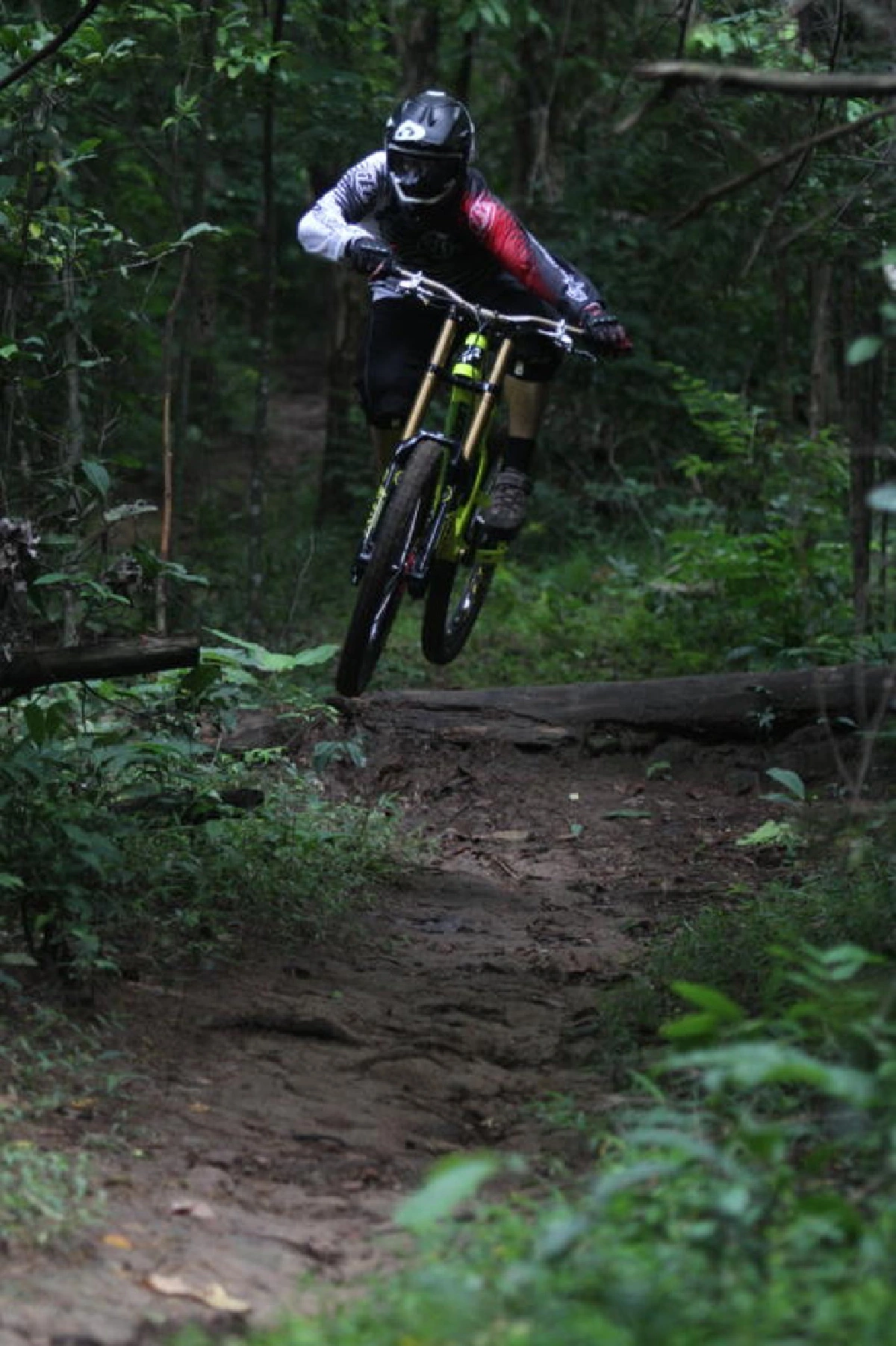 ดาวน์ฮิลล์ซิ่งท้าแรงดิ่ง