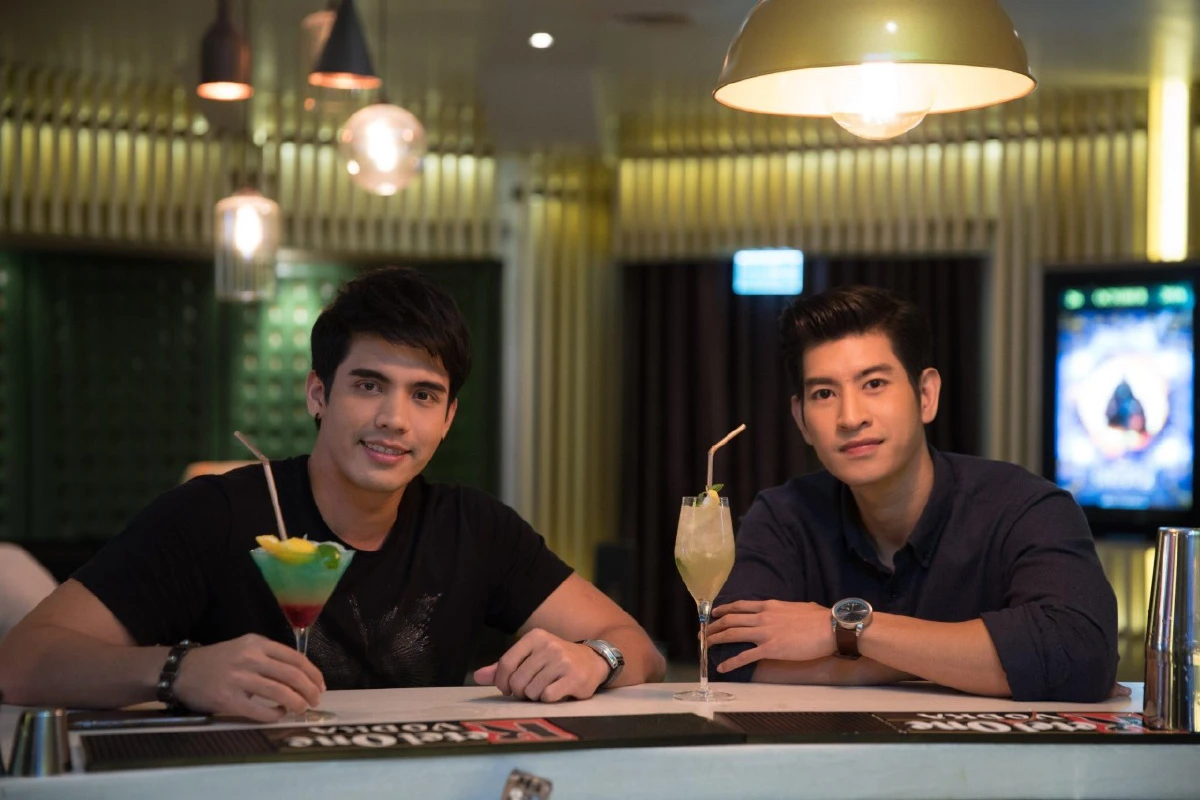 ส่องผู้ชาย นอนดูหนัง แชร์ความหรูเลิศ ที่โรงภาพยนตร์เอ็มบาสซี่ฯ