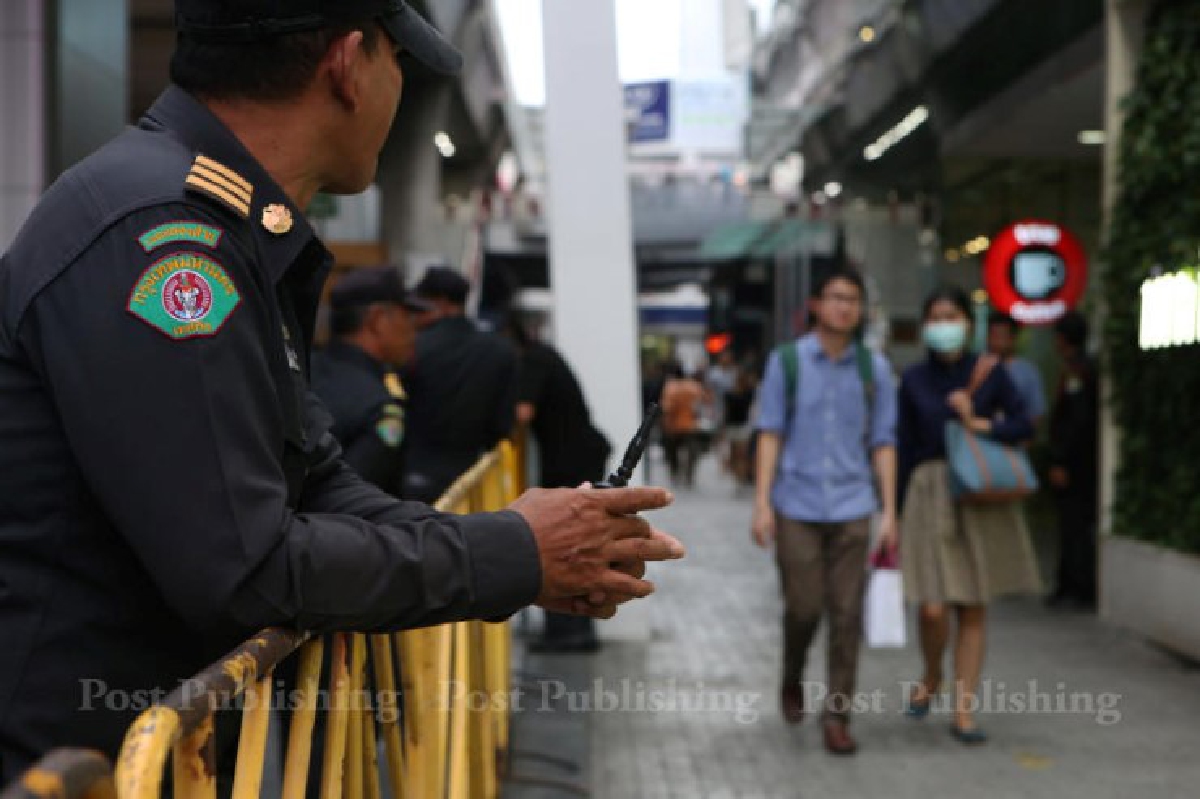 ผู้ค้าสยามยอมถอย ย้ายไปขายแยกพงษ์พระราม ผู้ค้าสยามยอมถอย ย้ายไปขายแยกพงษ์พระราม