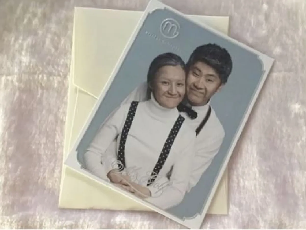 "เราจะรักกันไปจนแก่" การ์ดแต่งงานแสนเก๋ของ เอ็ม ลูกหม่ำ