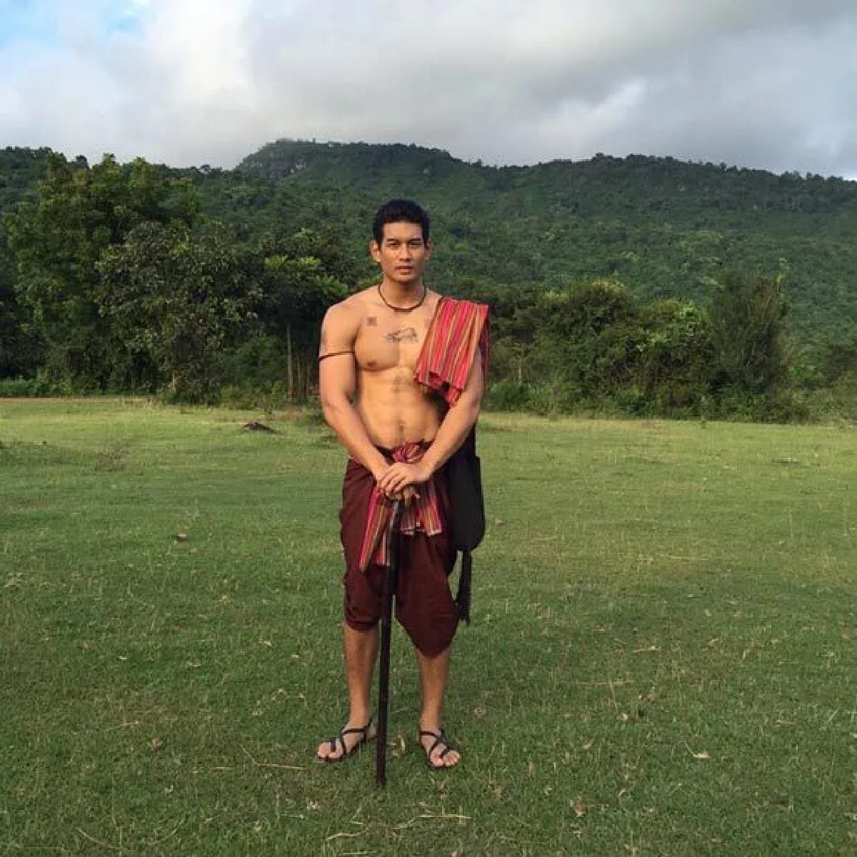 กรี๊ดจอแทบแตก! ไผ่ วิศรุต หมอผีหล่อล่ำจากละคร นาคี