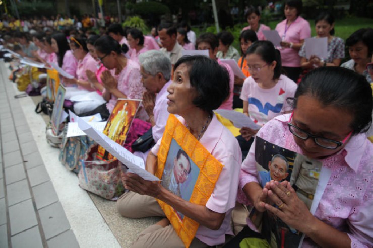 สมเด็จพระบรมฯ - สมเด็จพระเทพฯ เสด็จฯมายังโรงพยาบาลศิริราช สมเด็จพระบรมฯ - สมเด็จพระเทพฯ เสด็จฯมายังโรงพยาบาลศิริราช
