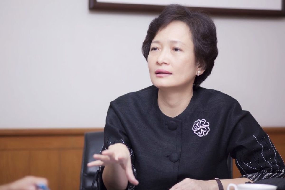 พาณิชย์คุมเข้มค่าเซอร์วิสชาร์จ สั่งติดป้ายบอกให้ชัด พาณิชย์คุมเข้มค่าเซอร์วิสชาร์จ สั่งติดป้ายบอกให้ชัด