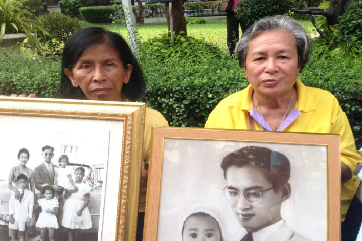 พสกนิกรทยอย"ศิริราช"ร่วมสวดมนต์ถวายพระพร