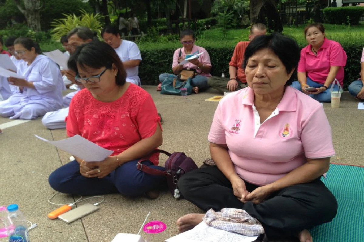 พสกนิกรทยอย"ศิริราช"ร่วมสวดมนต์ถวายพระพร