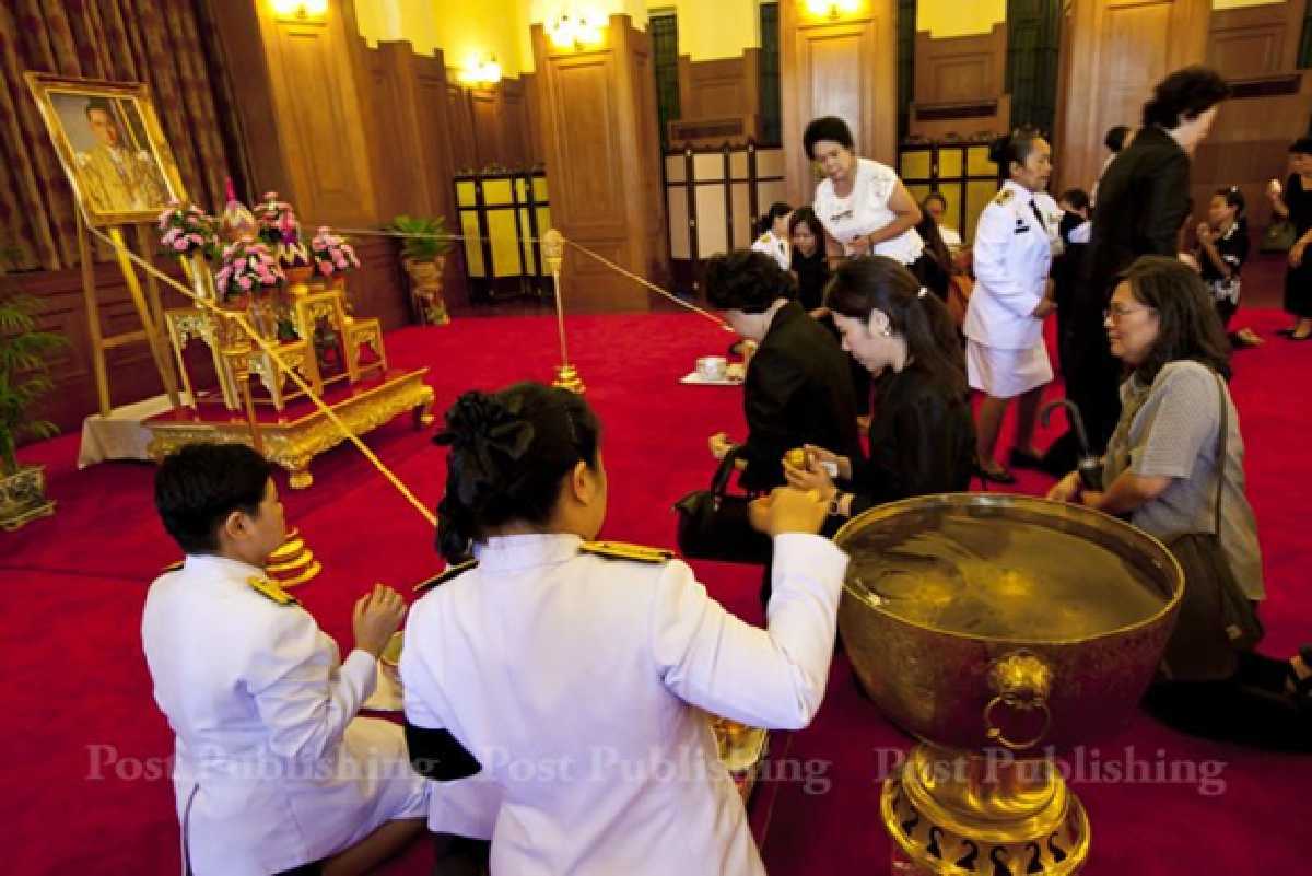 Royal bathing ceremony followed by procession (Updated)