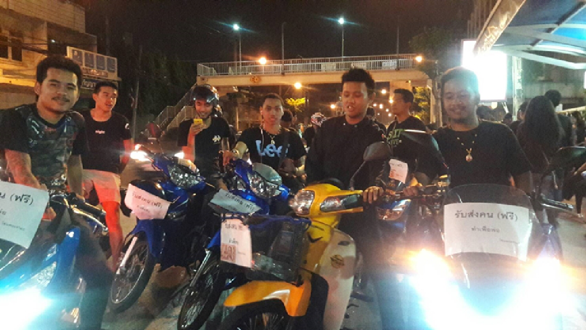 สองล้อจิตอาสารวมตัวหน้าศิริราชรับส่งฟรี