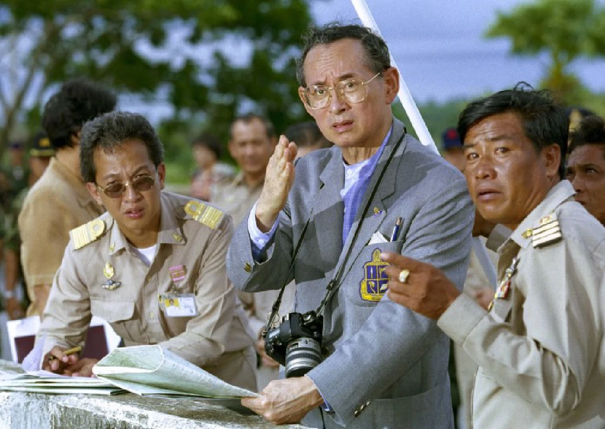 "พระทรงสถิตในหัวใจราษฎร์"