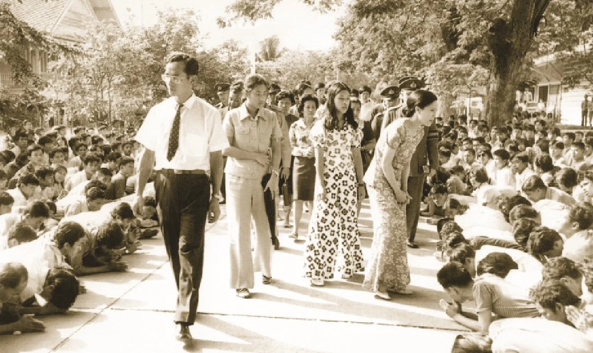 "พระทรงสถิตในหัวใจราษฎร์"