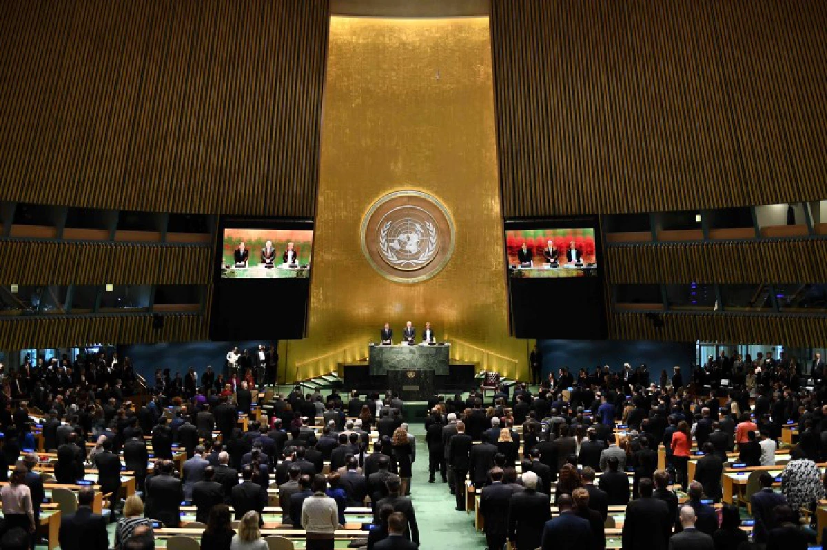 ยูเอ็นจีเอยืนสงบนิ่งไว้อาลัยถวายในหลวงรัชกาลที่9