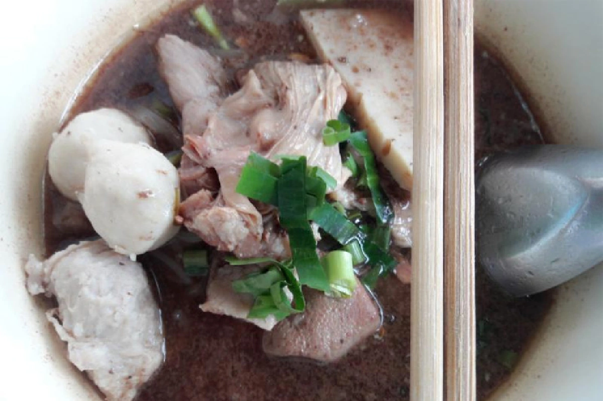 ก๋วยเตี๋ยวหมูเด้ง สาธุฯ58 อร่อยชวนชิม