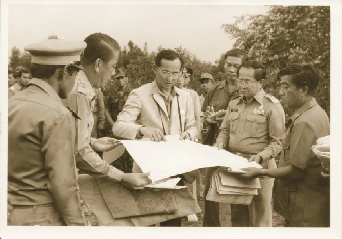 "พระทรงสถิตในหัวใจราษฎร์"