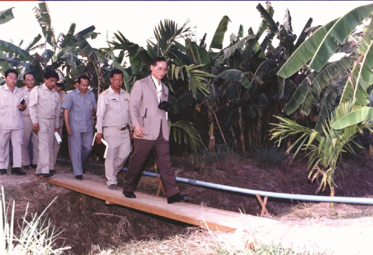 "พระทรงสถิตในหัวใจราษฎร์"